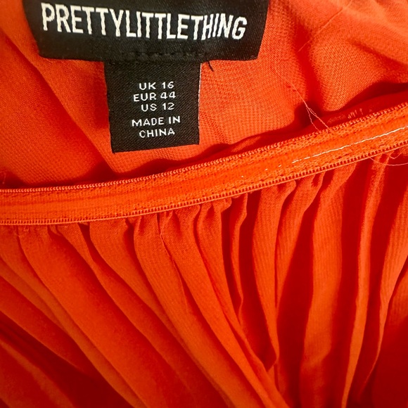 PrettyLittleThing Bright Orange Pleated Dress - Picture 3 of 5